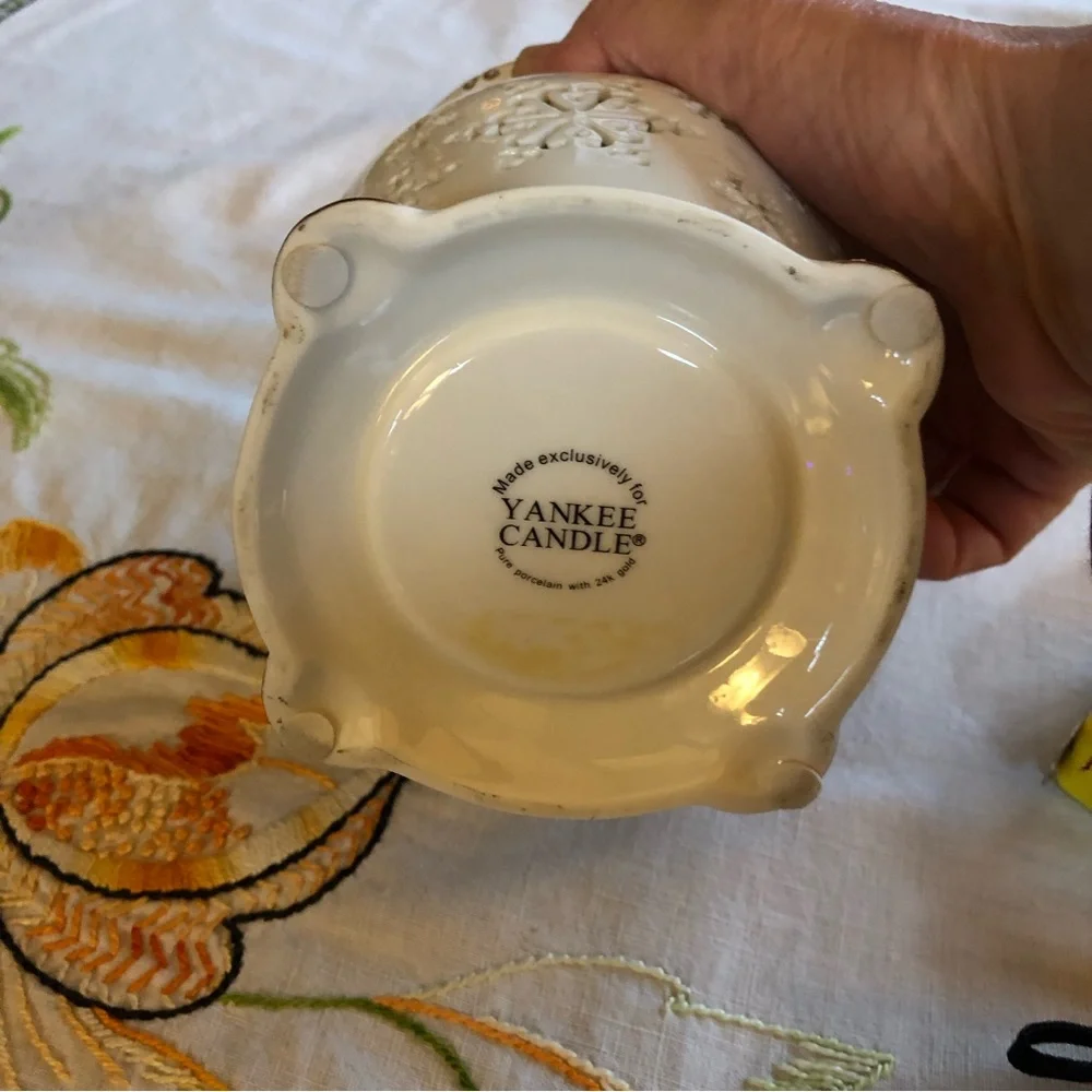 Yankee Candle Porcelain with 24 carat Gold Painted Trim Tart Warmer